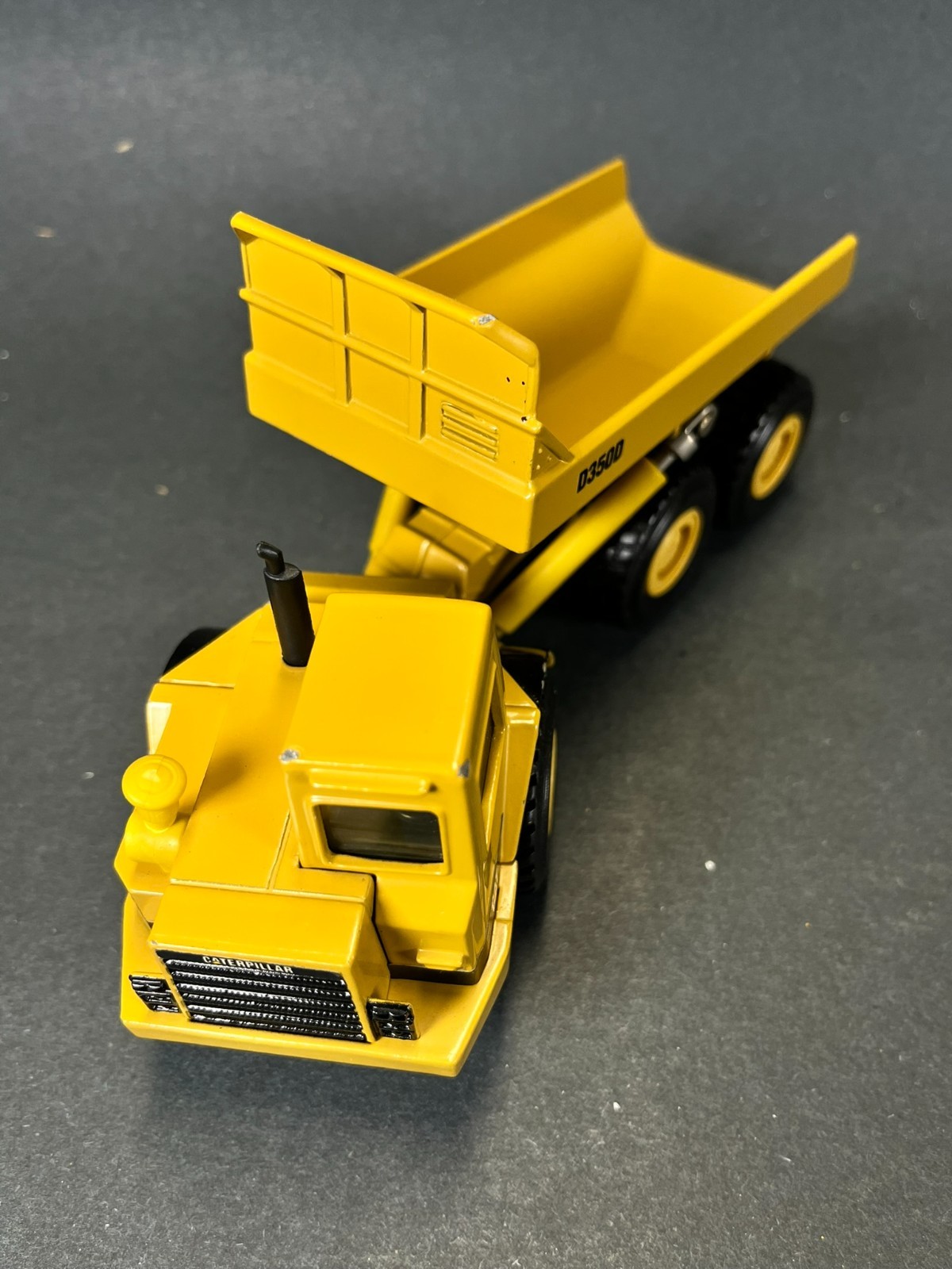 Norscot CAT D350D Articulated Truck 1:50 Die-Cast #55700 Caterpillar 1998 NIB