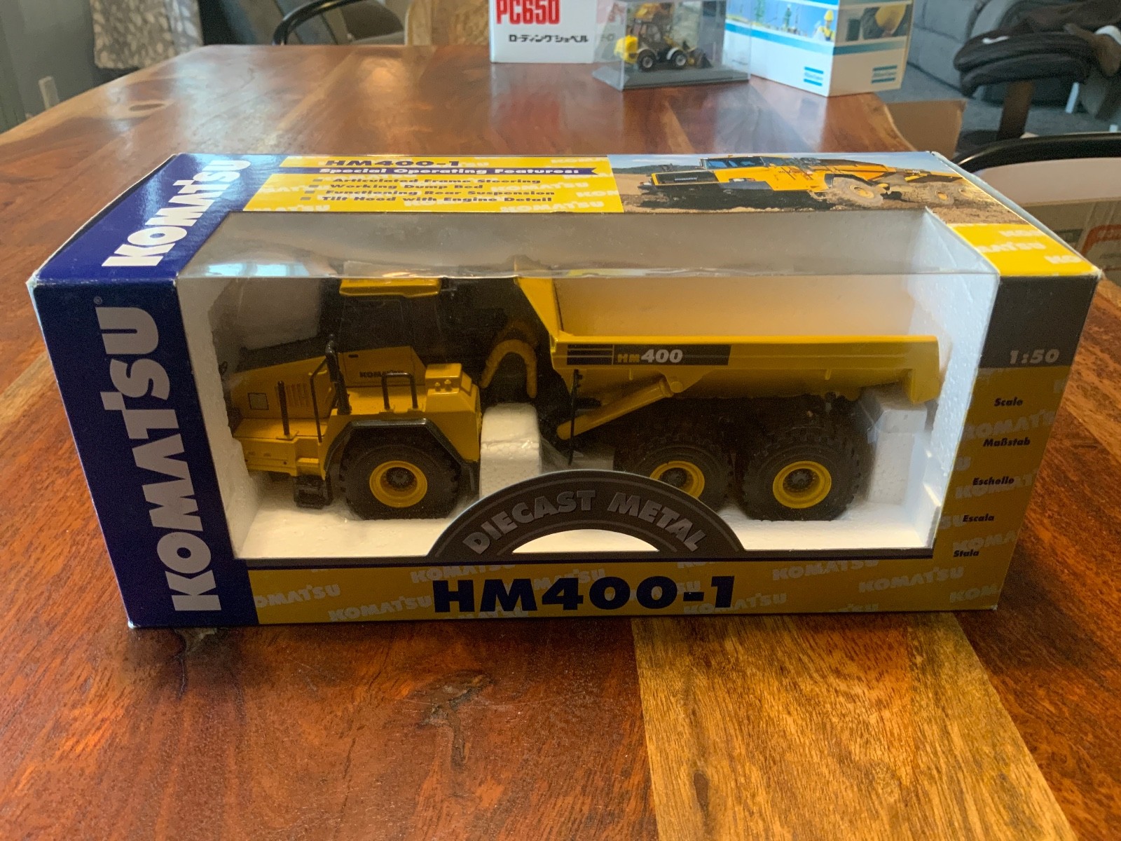Komatsu HM400-1 Articulated Dump Truck 1/50.