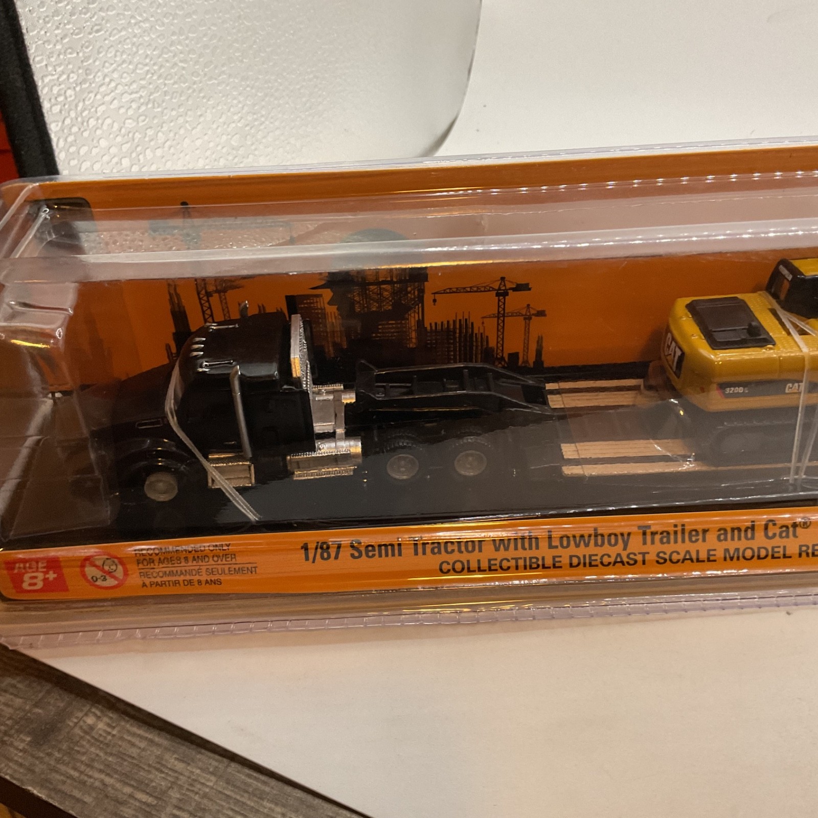1/87 DIECAST MASTER SEMI LOWBOY CAT 320D EXCAVATOR