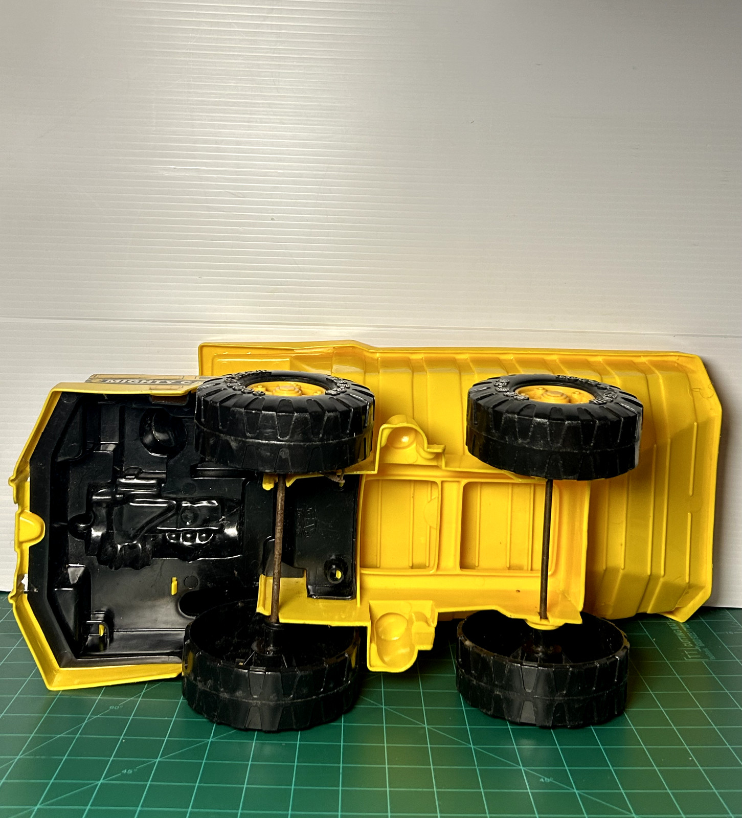 1989 Vintage Mighty Cat Dump Truck Toy Construction Vehicle