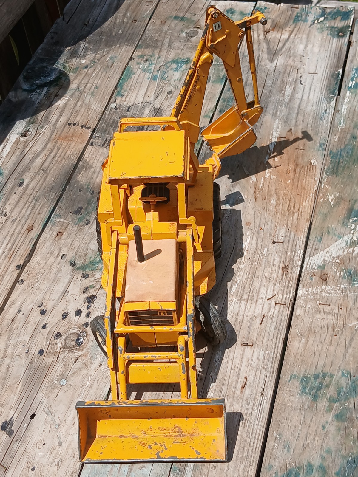 1960&rsquo;sVintage Ertl 1/16 International Harvester Tractor Backhoe STR#472 Diecast