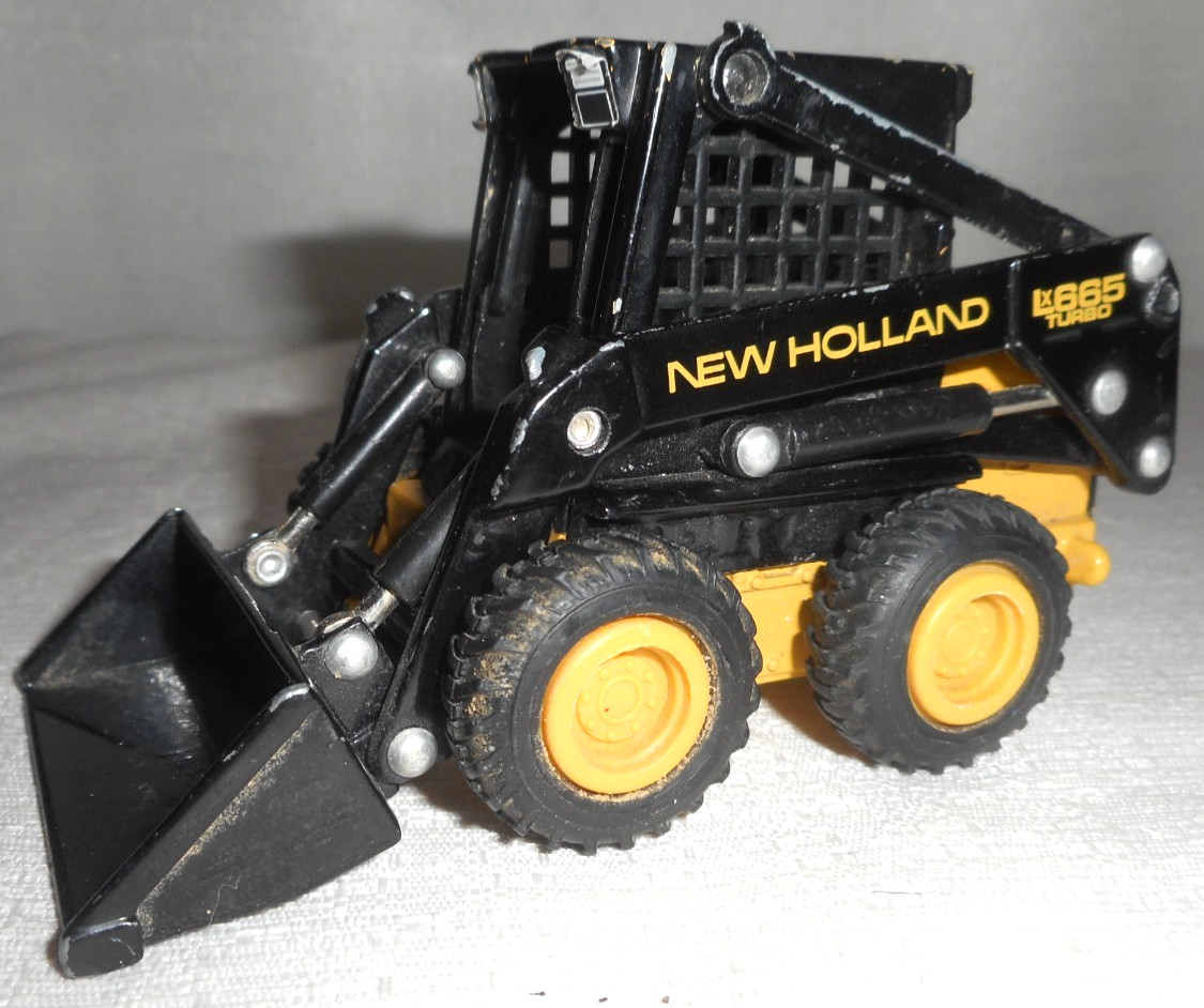 New Holland LX665 Turbo Hydraulic Skid Steer Loader Black 1:64 Scale Diecast