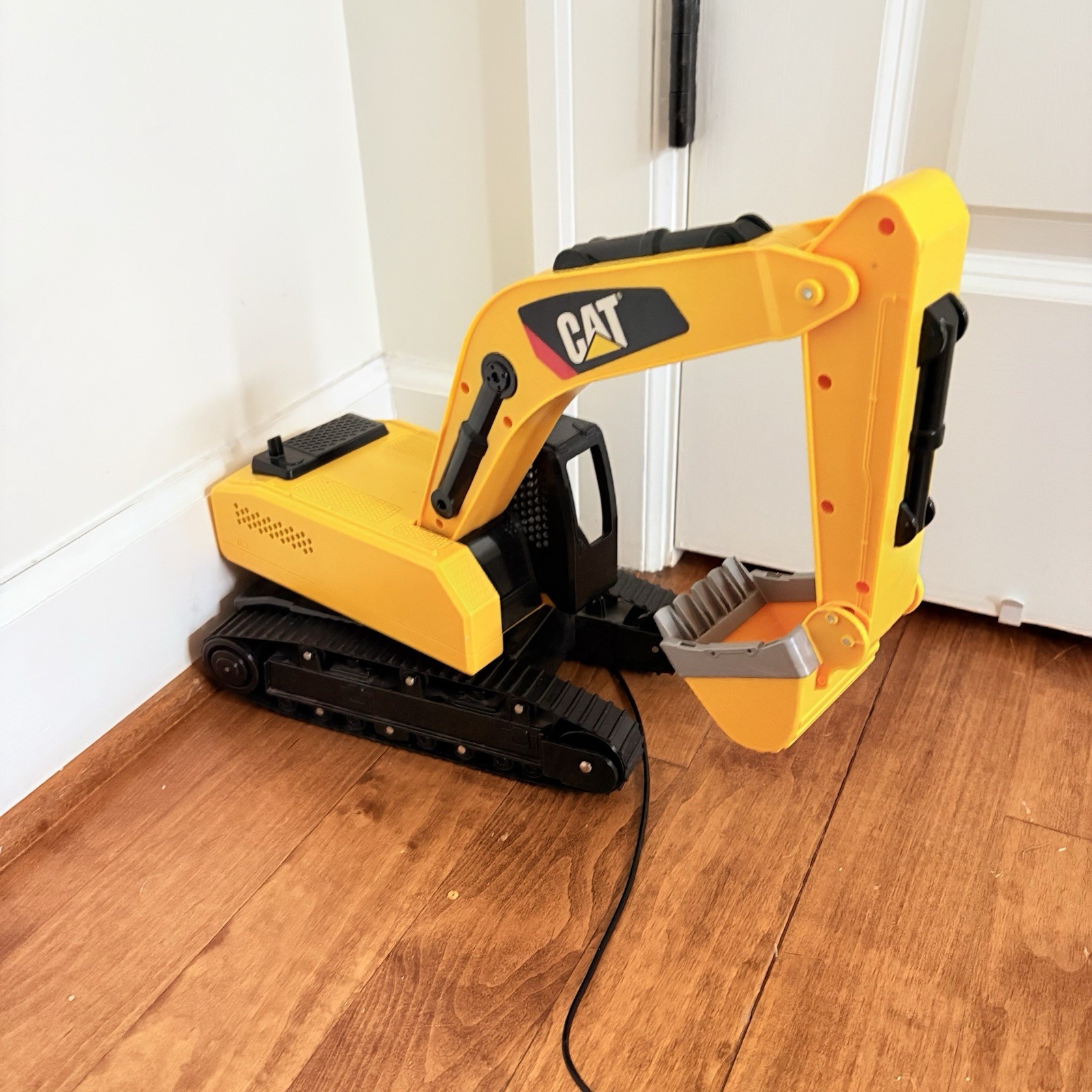 Toy State vintage plastic Caterpillar CAT wired Remote Control Excavator sounds