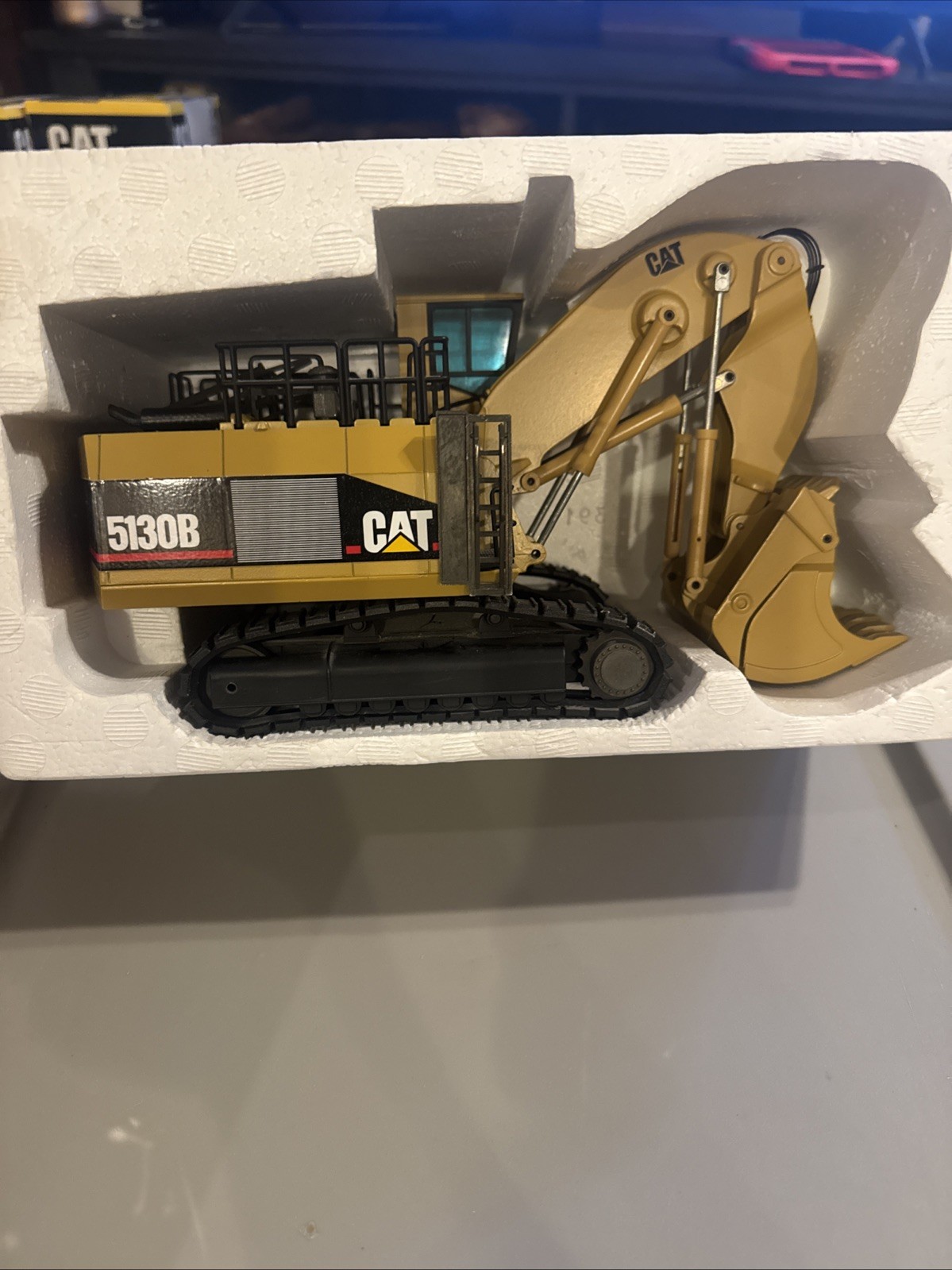 NZG 391 1:50 Cat 5130 Hydraulic Shovel NIB