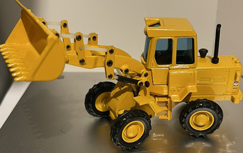 VTG JOAL FRONT END LOADER 920 – 1:50 – No. 214 – Spain mint