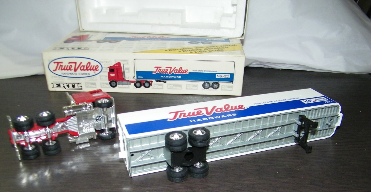 1993 Ertl True Value Hardware Cab Over With Trailer 1/64 New in Box 3855