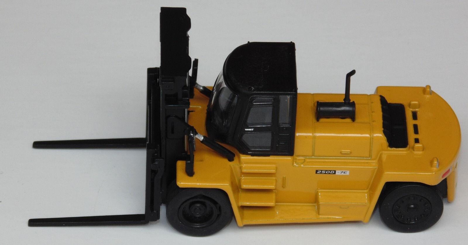 HYUNDAI 250D-7E MAQUINARIA PARA CONSTRUCCION 1:87 DIECAST COLOMBIA
