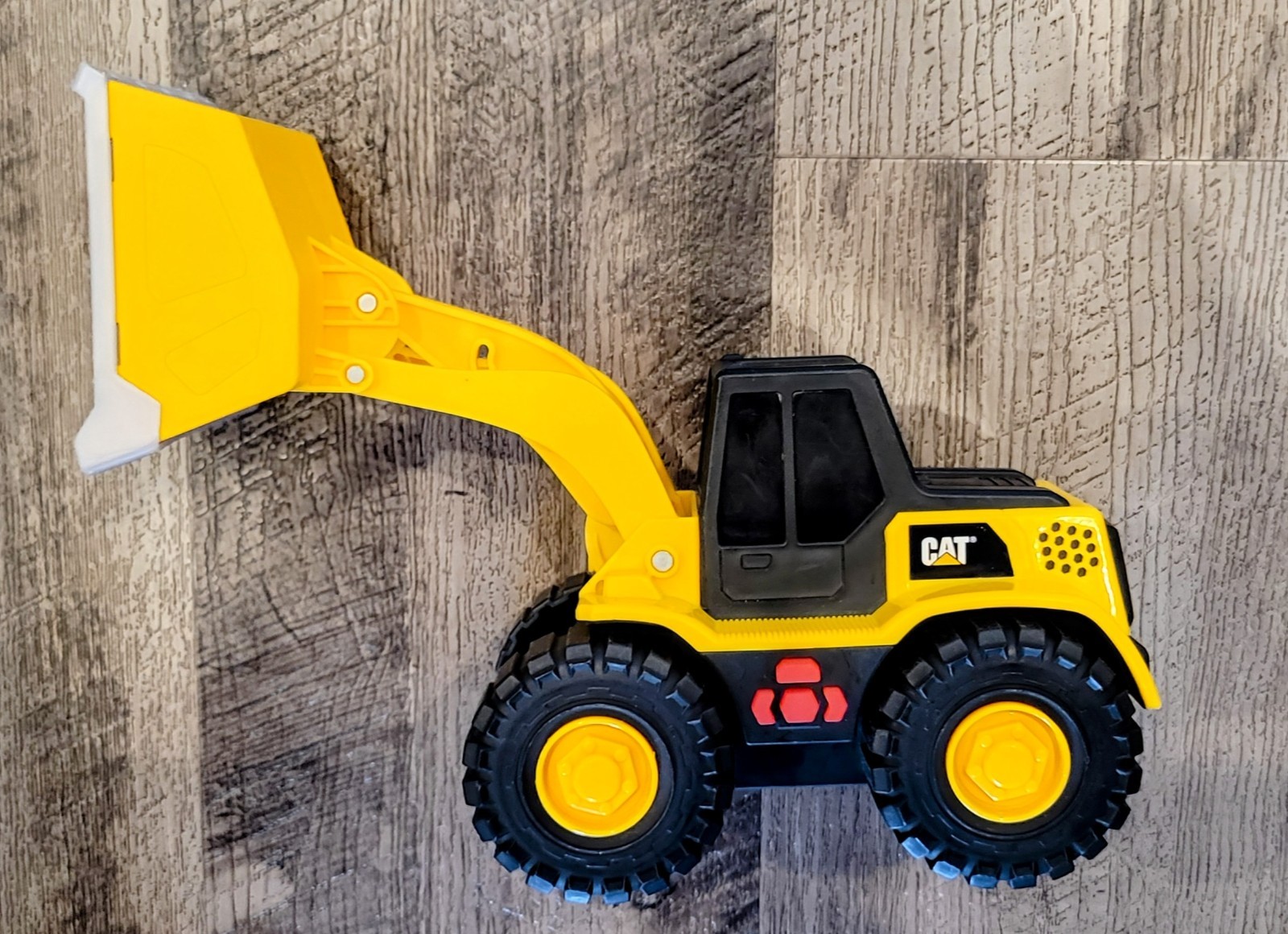 CAT Construction Toy, Tough Machines Toy Front Loader With Lights And Sounds.