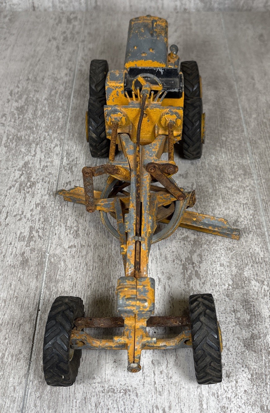 Vintage Ertl/Reuhl Caterpillar No. 12 Motor Road Grader Diecast For Parts/Repair