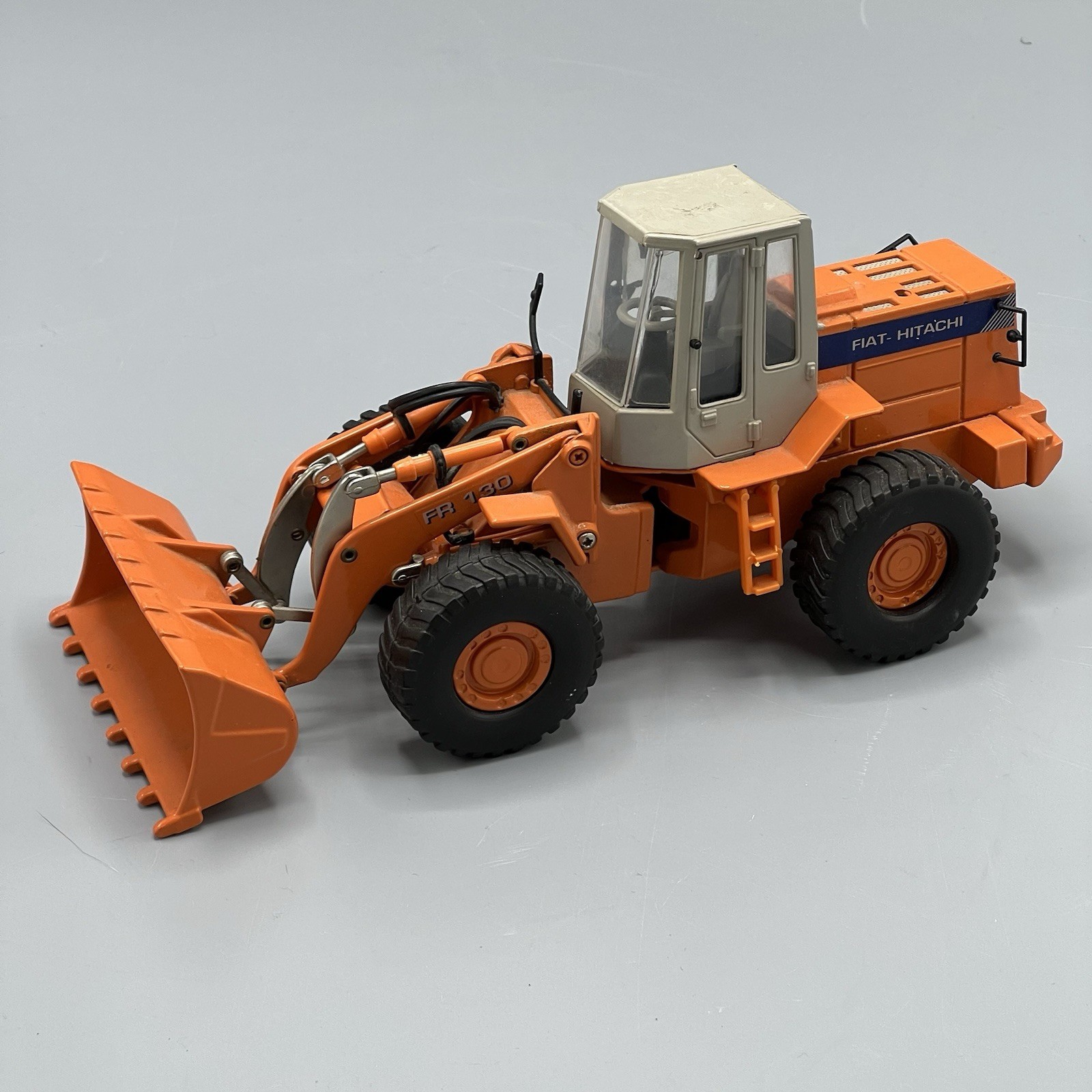 ROS Travaux Publics – 1/32 Scale – Fiat Hitachi FR130 Flatallis Wheel Loader