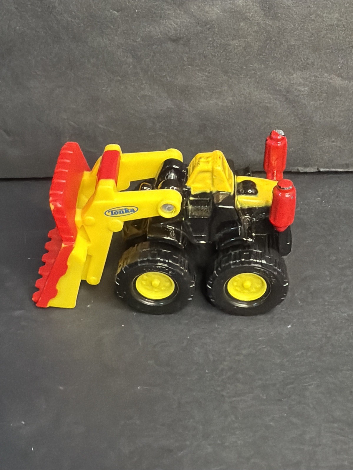 Tonka Maisto Front End Loader 2006 Die Cast 2&Prime; Red Yellow Micro Construction Toy