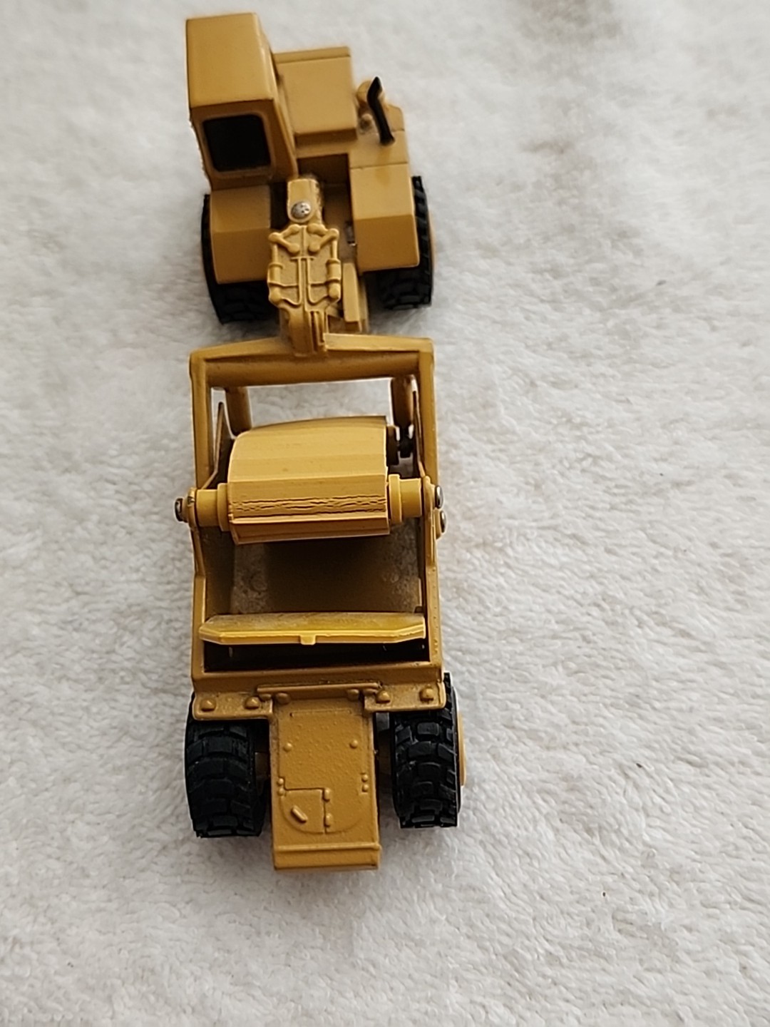 Caterpillar Cat 613G Elevating Scraper – 1:50 Scale Model #2777GX