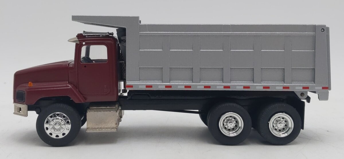 Conrad 1:50 Die-Cast Red International 5000 Dump Truck LN