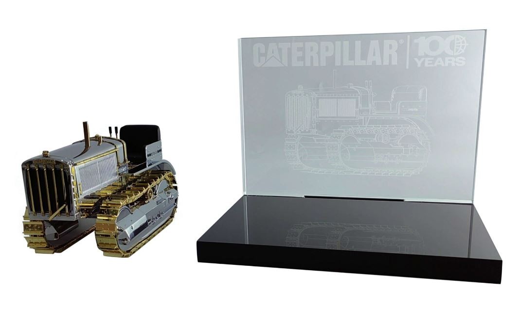 DIECAST MASTERS – Gold Color Construction Machine – CATERPILLAR D8 – 1/16 -…