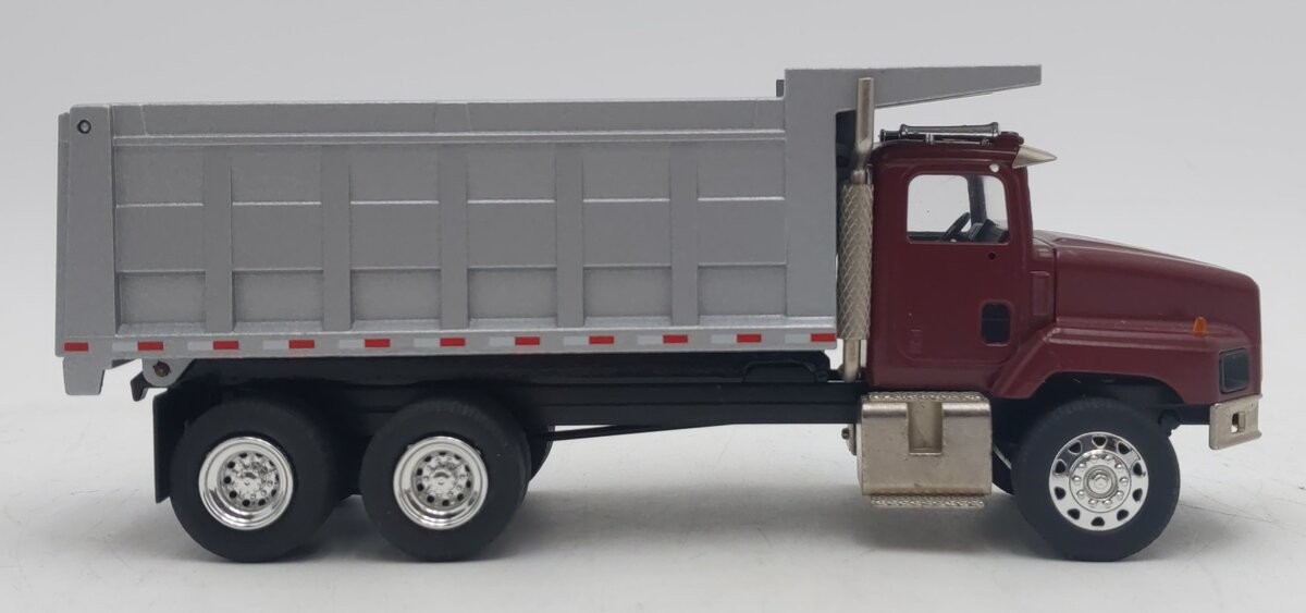 Conrad 1:50 Die-Cast Red International 5000 Dump Truck LN