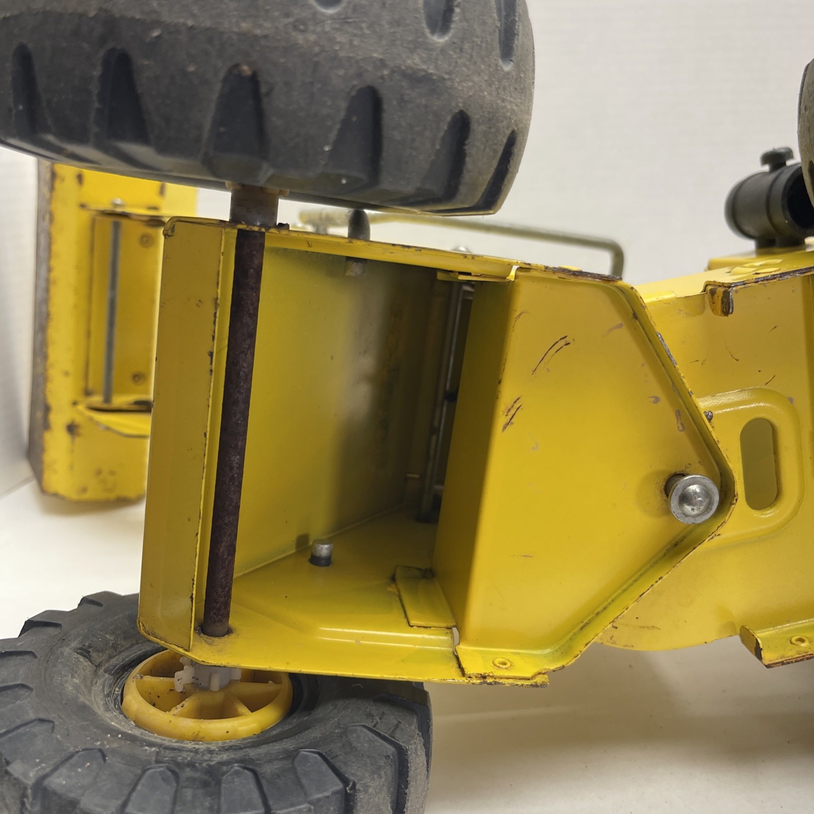 1967 Mighty Tonka Loader (1909) COMPLETE and WORKS NOT BAD!!!