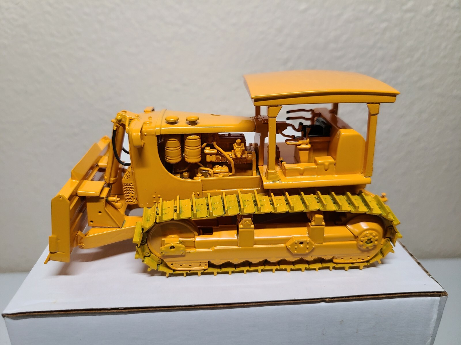 Caterpillar Cat D9G Scraper Pusher Dozer – EMD 1:50 Scale Model #N108 New