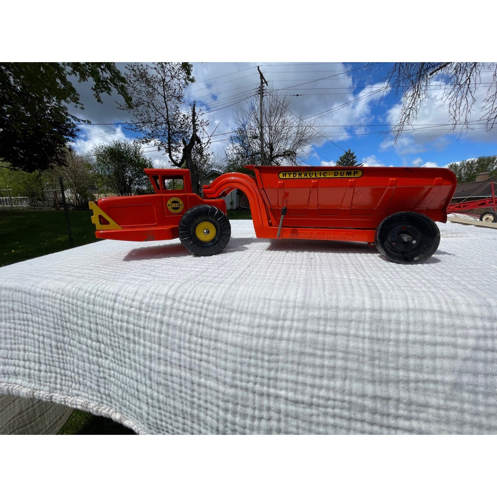 1959 – 1962 NYLINT #4600 Hydraulic Dumper Toy Hydraulic Dump Piston Works