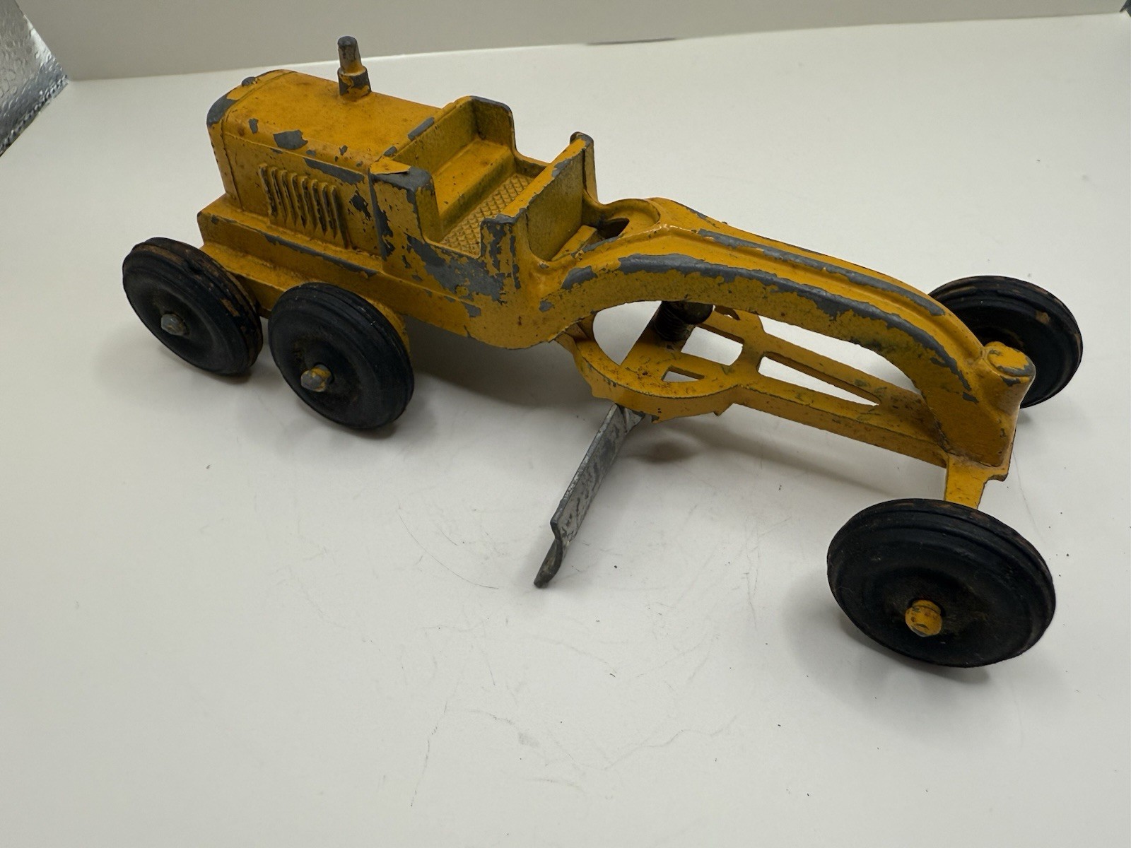VINTAGE TOOTSIETOY CATERPILLAR ROAD GRADER