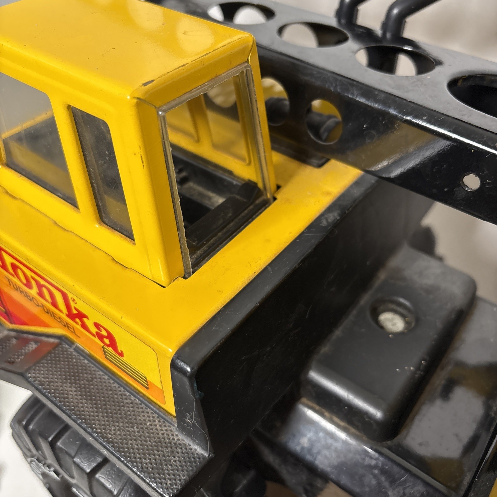 Vintage Die Cast Tonka Turbo Diesel XMB 975 Clam Bucket Crane Truck (No Bucket)