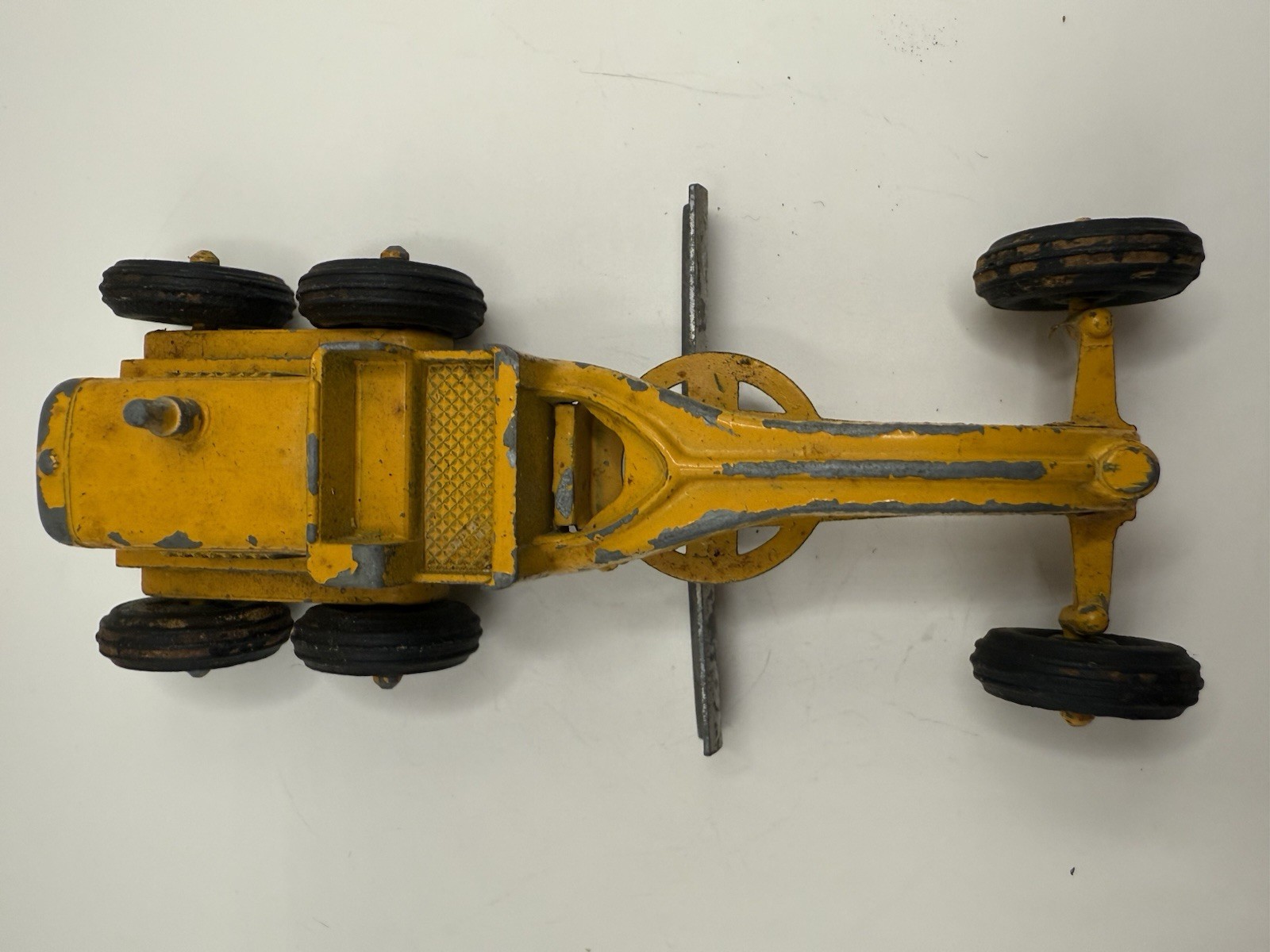 VINTAGE TOOTSIETOY CATERPILLAR ROAD GRADER