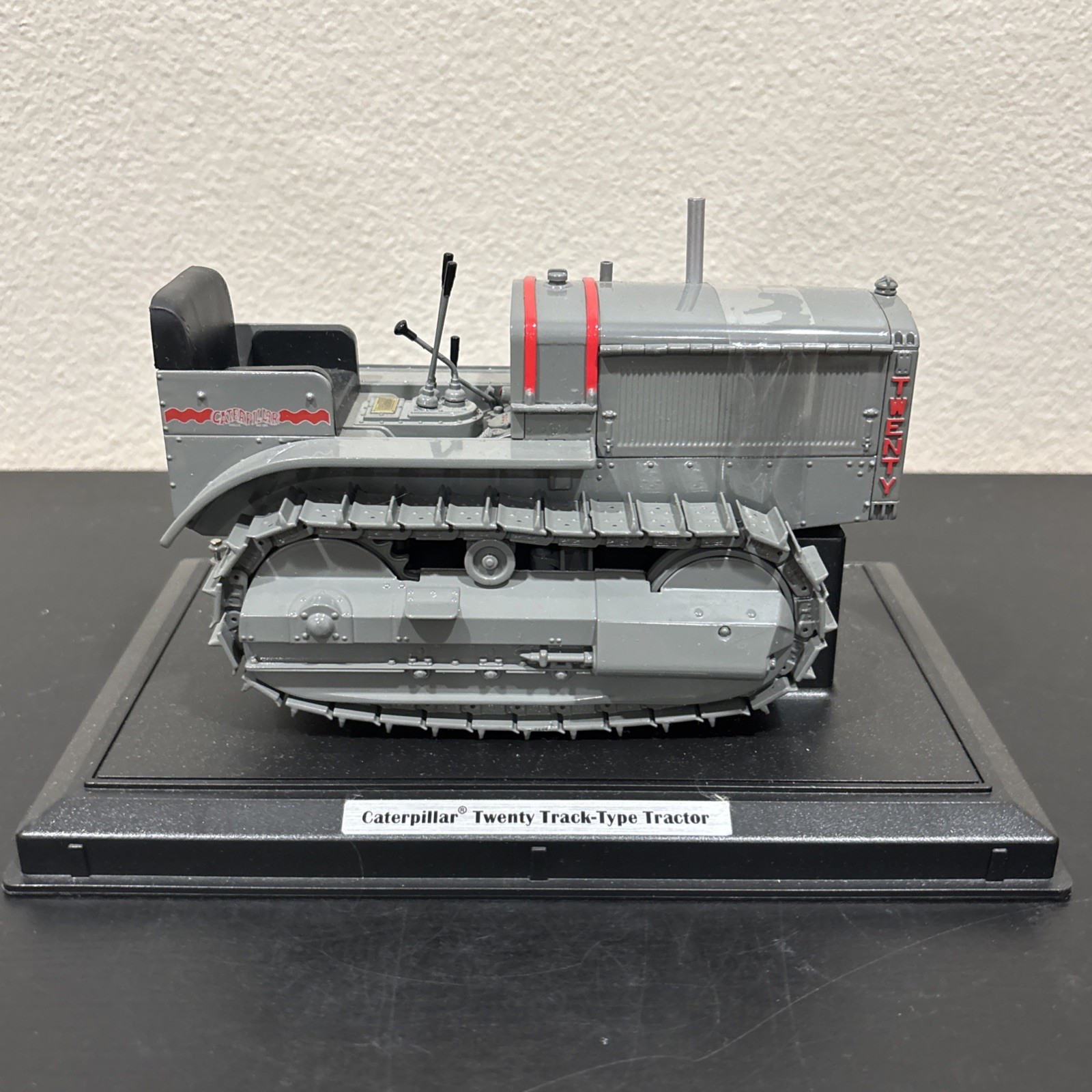Norscot 1:16 Scale Cat Twenty Track-Type Tractor #55201 NIB