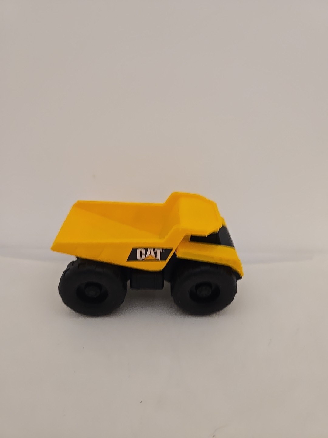CAT plastic Trucks Construction Equipment Lot Of 7 Pieces