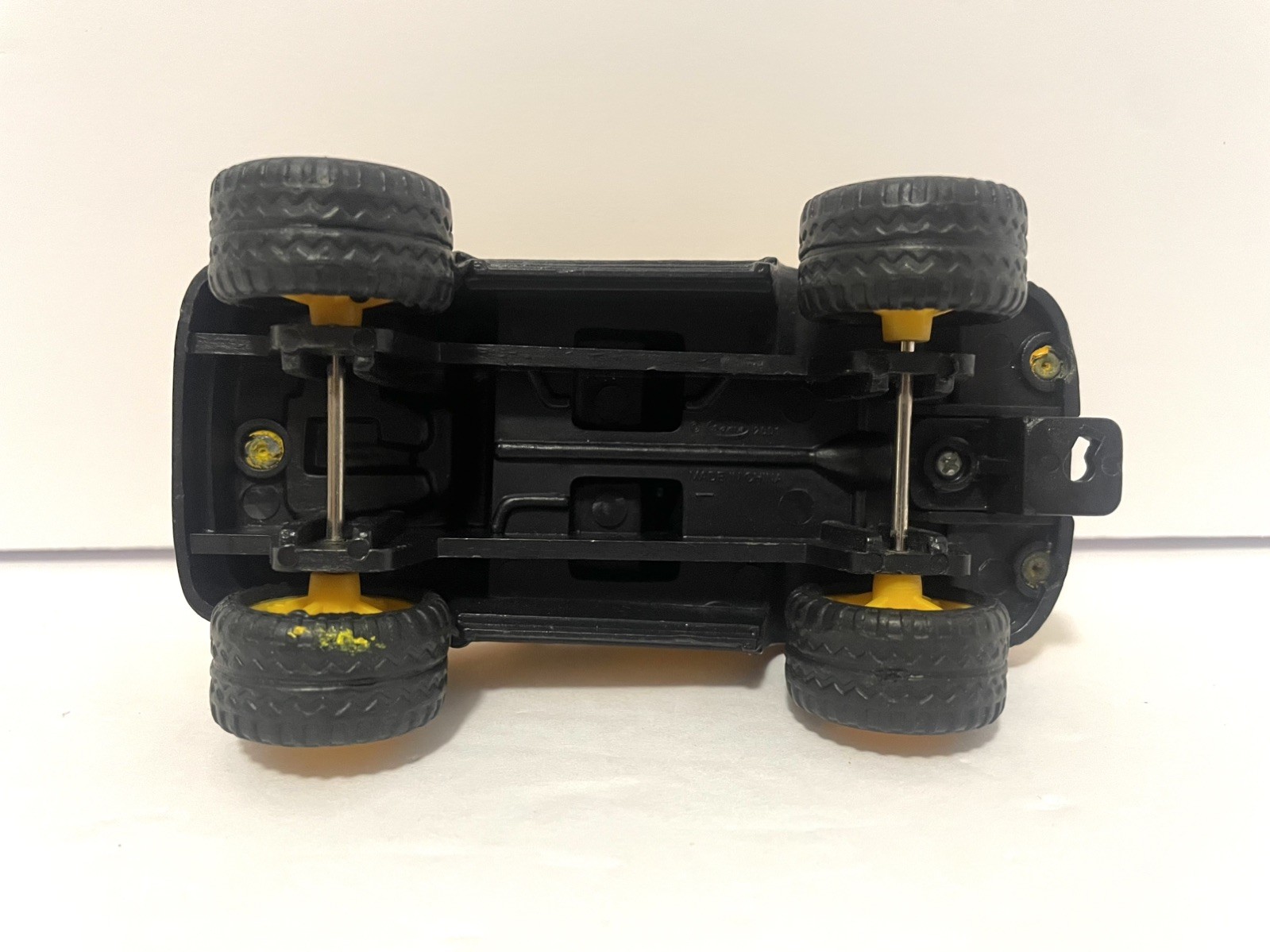Soma Mighty Wheels Construction Company 4wd SUV Yellow Diecast 4&Prime; Long