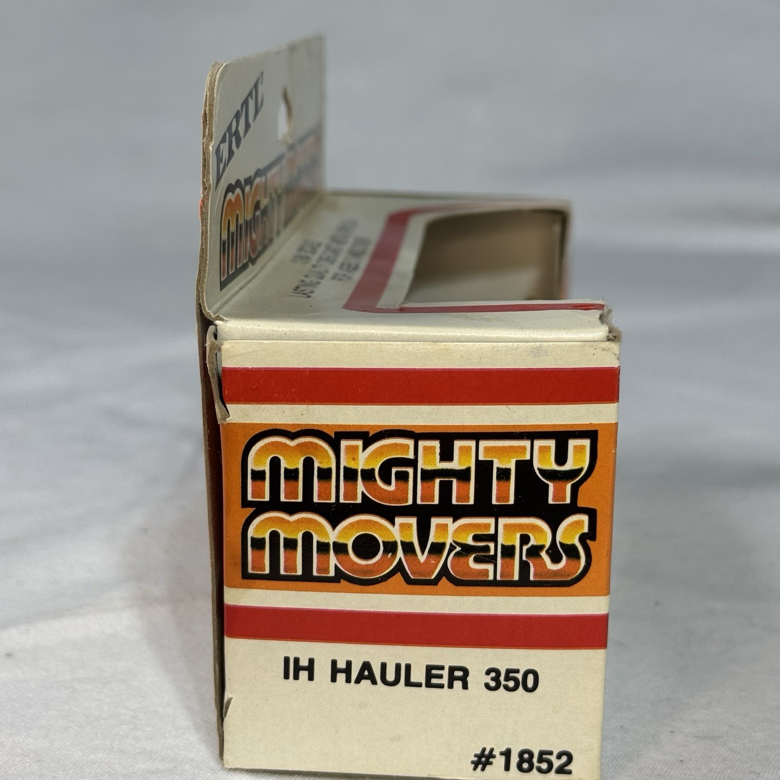 NEW Vintage ERTL MIGHTY MOVERS 1/64 SCALE International IH HAULER 350 #1852 NIB