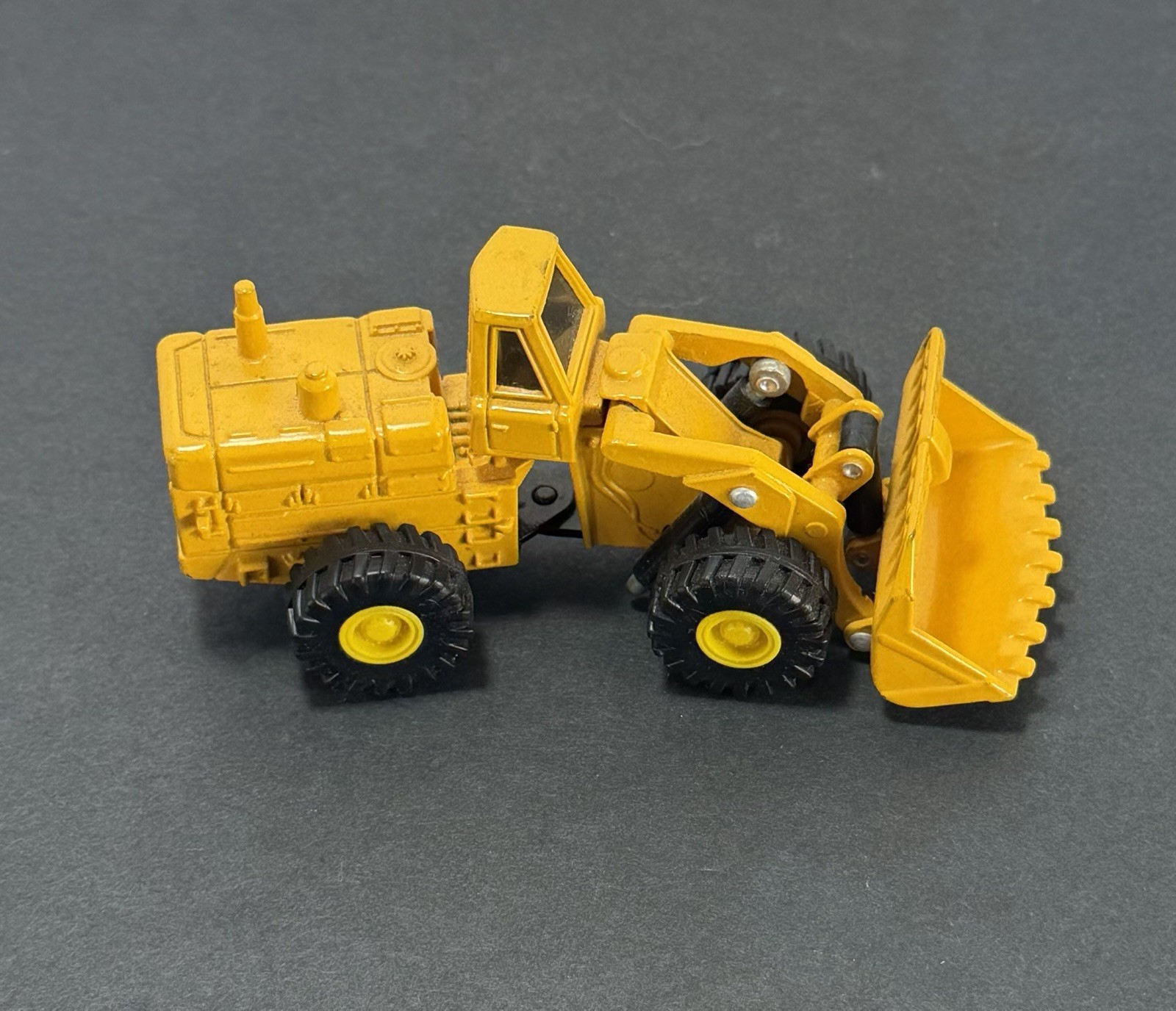 ERTL Wheel Loader 560 – No. 1850 International Harvester Mighty Movers Die Cast