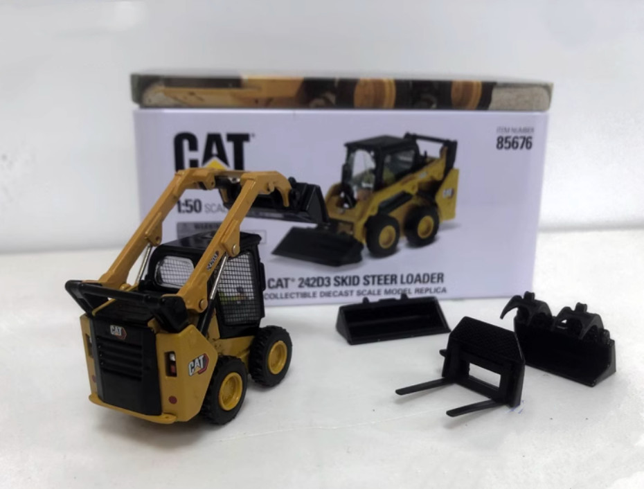 1:50 DM 242D3 Skid Steer Loader Construction Machine Equipment Diecast Model