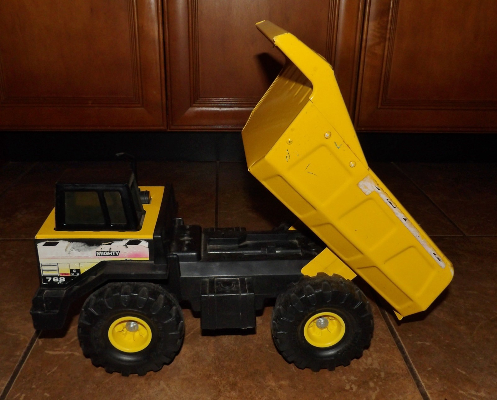 Vintage 1999 Hasbro Mighty TONKA 768 Dump TRUCK Yellow Pressed Steel/Plastic 17&Prime;