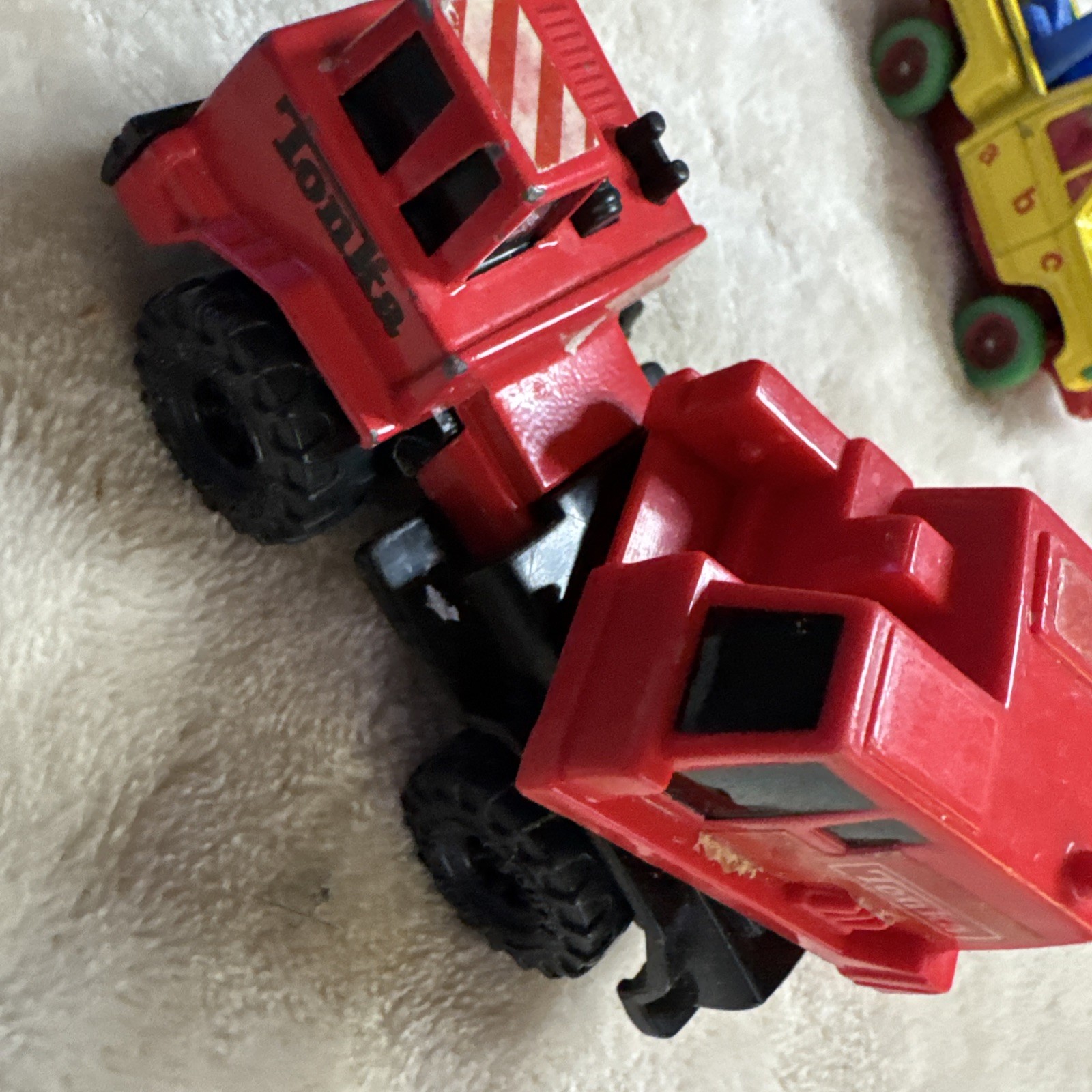 CONSTRUCTION EQUIPMENT – RED – 3 1/4&Prime; TOY – 2003 HASBRO INC