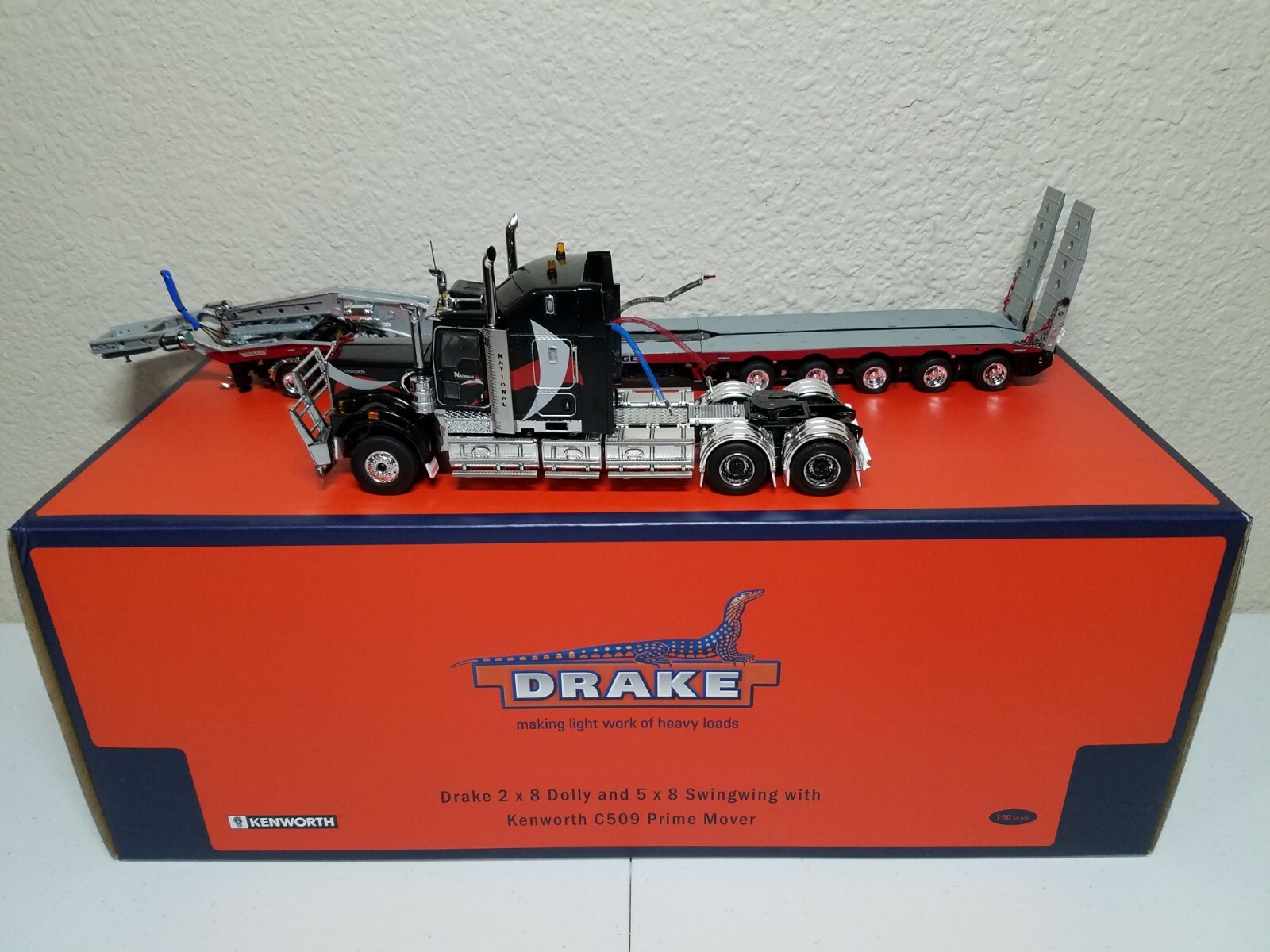 Kenworth C509 with Drake 5×8 Swingwing Trailer – NHH – 1:50 Scale #ZT09056 New