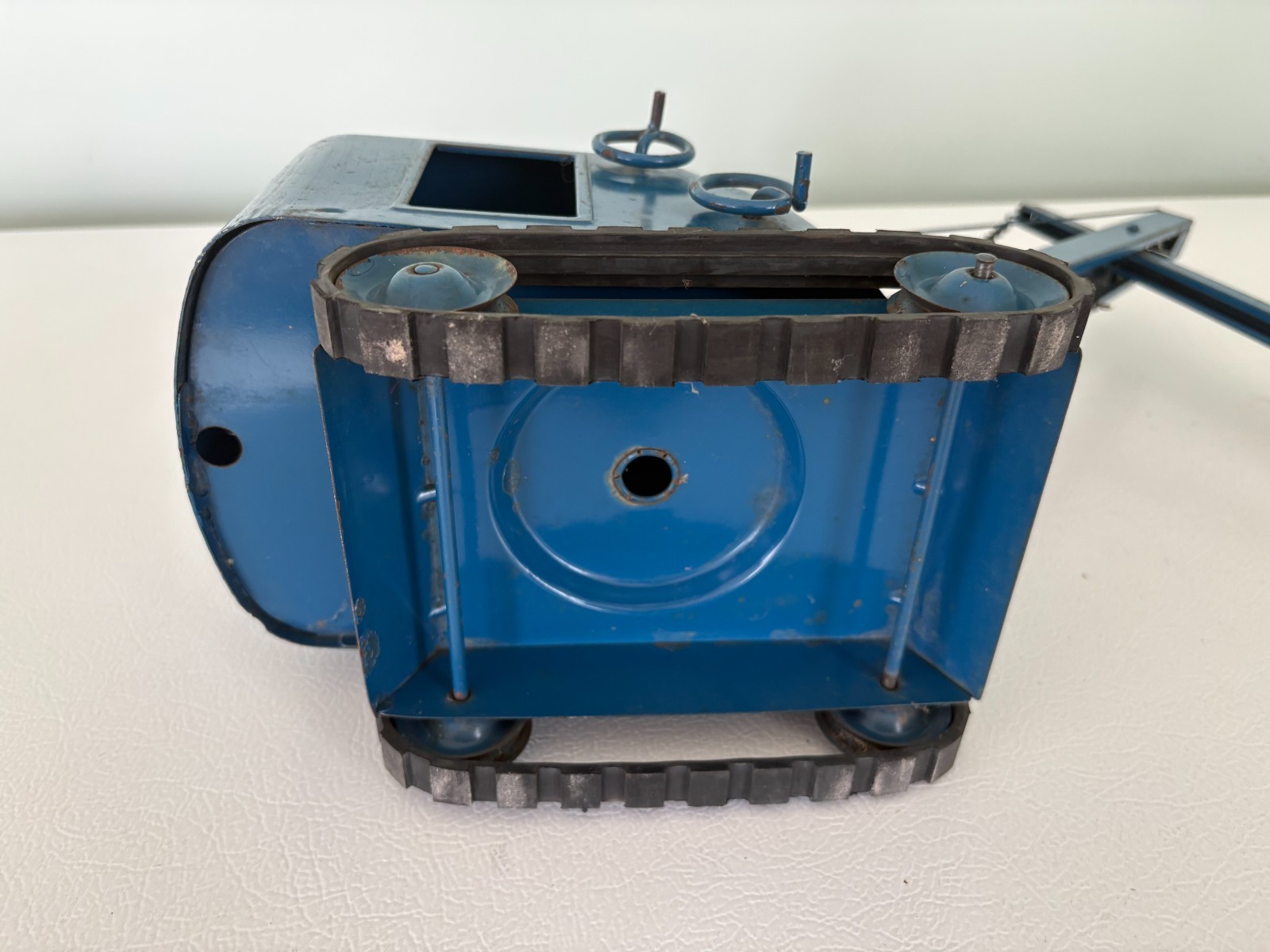 VINTAGE STRUCTO TOYS PRESSED STEEL STEAM SHOVEL DIGGER EXCAVATOR – FREE SHIPPING