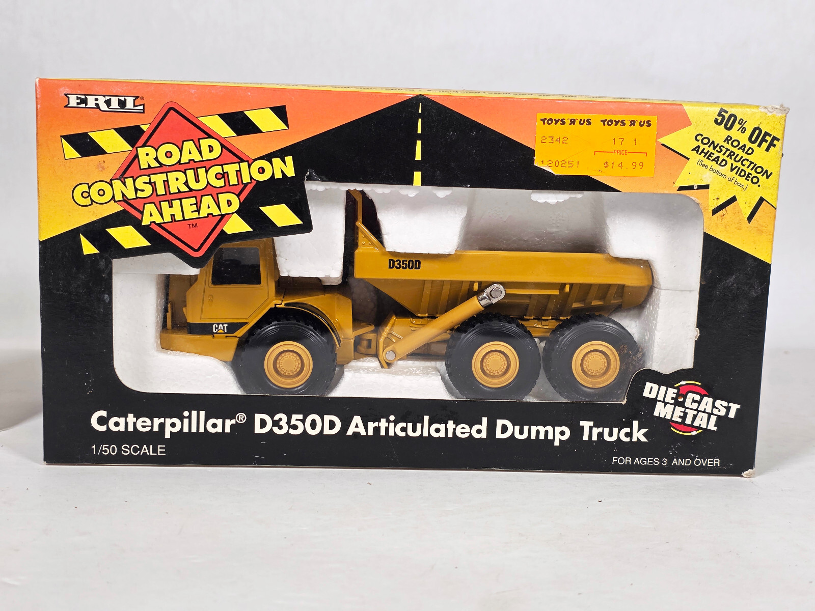 Ertl 2431 • Caterpillar • CAT D350D Articulated Dump Truck • 1:50 Scale