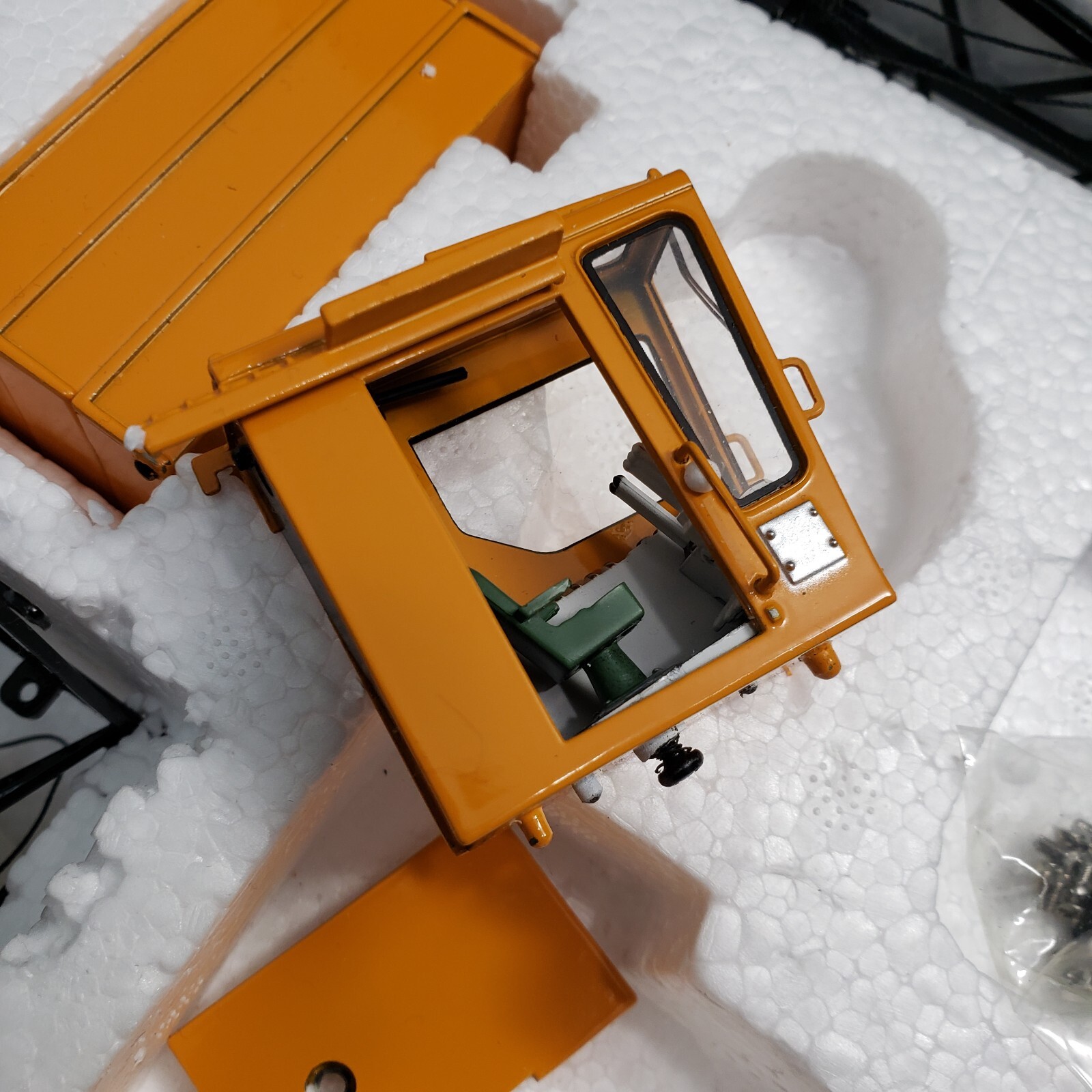 TWH Collectibles Manitowoc 4100W Vicon Equipped Liftcrane ORANGE