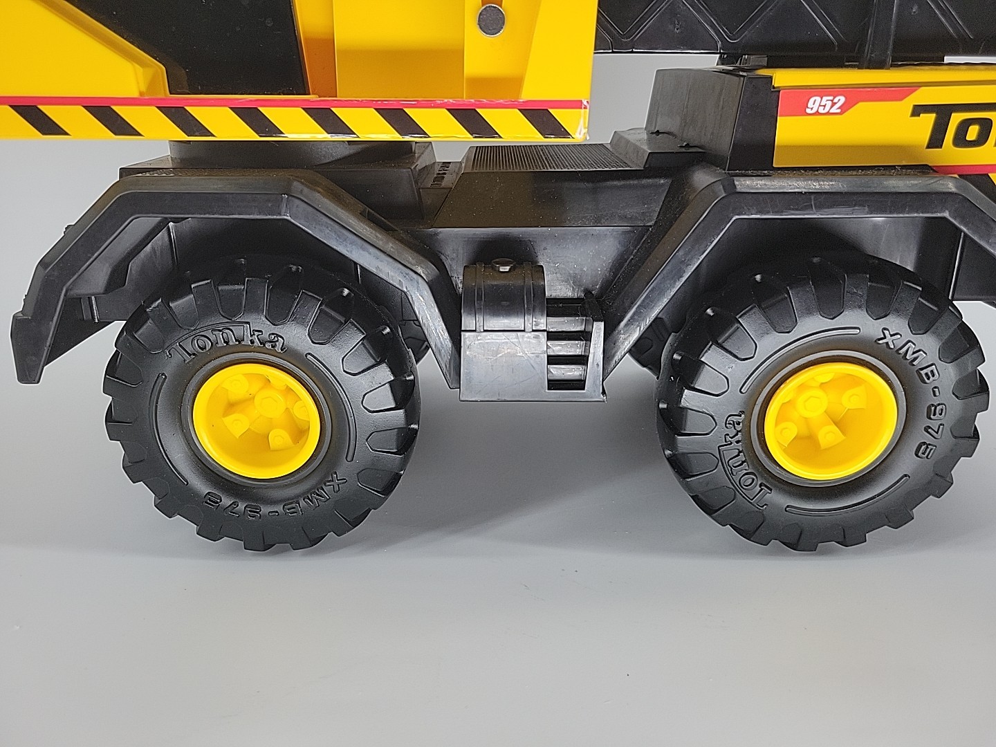 Tonka XMB-975 Mighty Crane Shovel Digger (952) – 2022 Metal Plastic 17&Prime;x 12&Prime;x8&Prime;