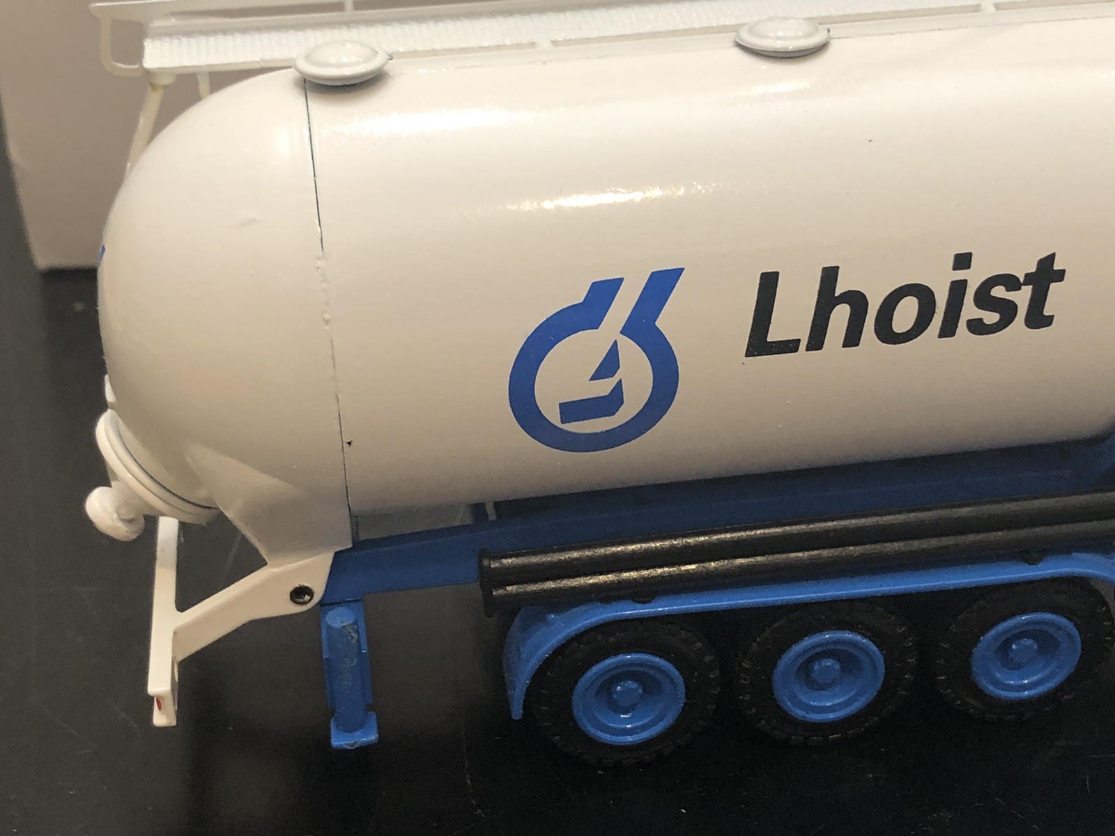 Conrad #3015 Mercedes-Benz Truck w/ Lhoist Tanker Trailer Diecast Model – 1:50