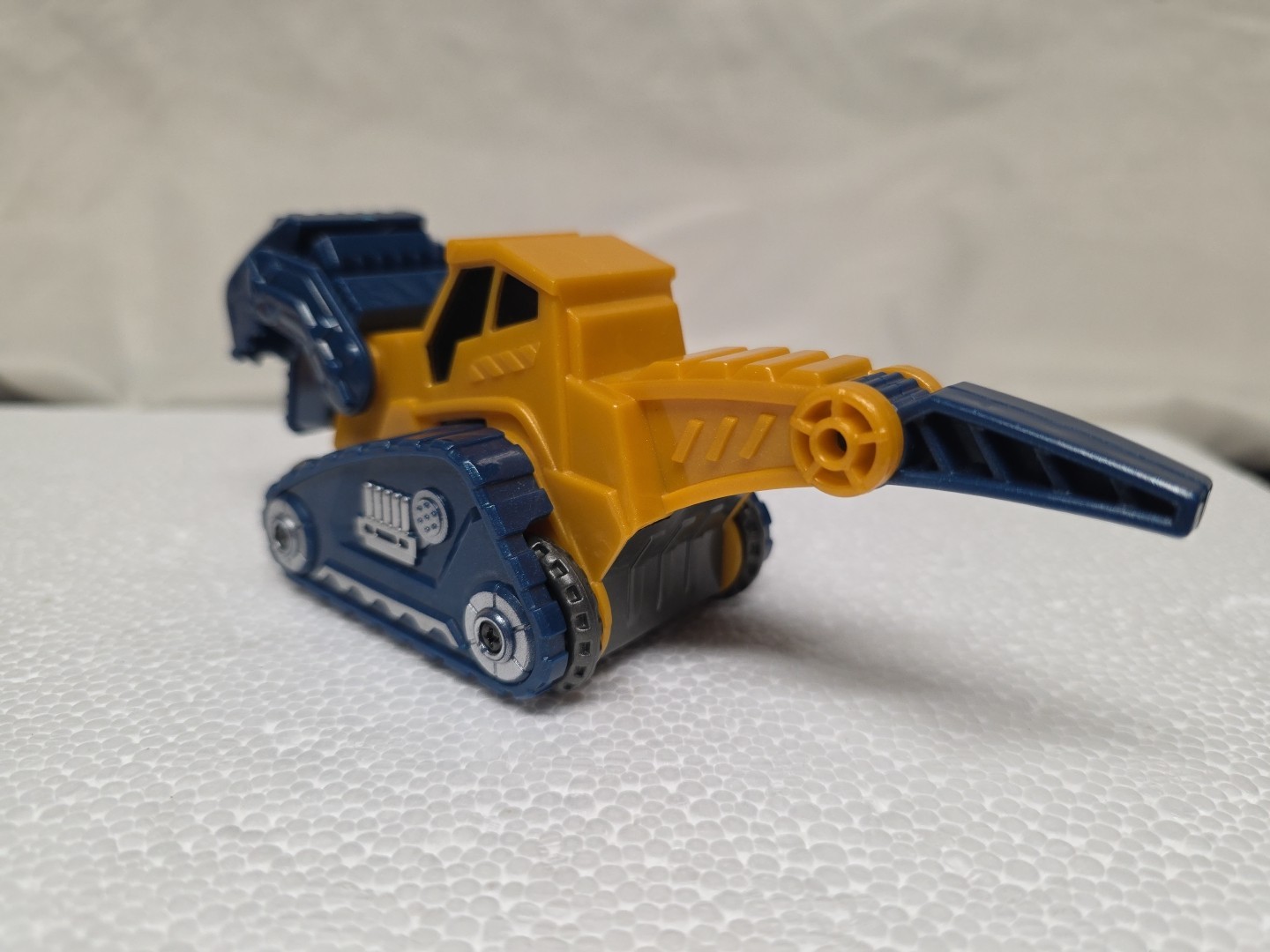 Unbranded Yellow/Blue Construction Vehicle 6&Prime; Long Part Of Dinosaur Transformer