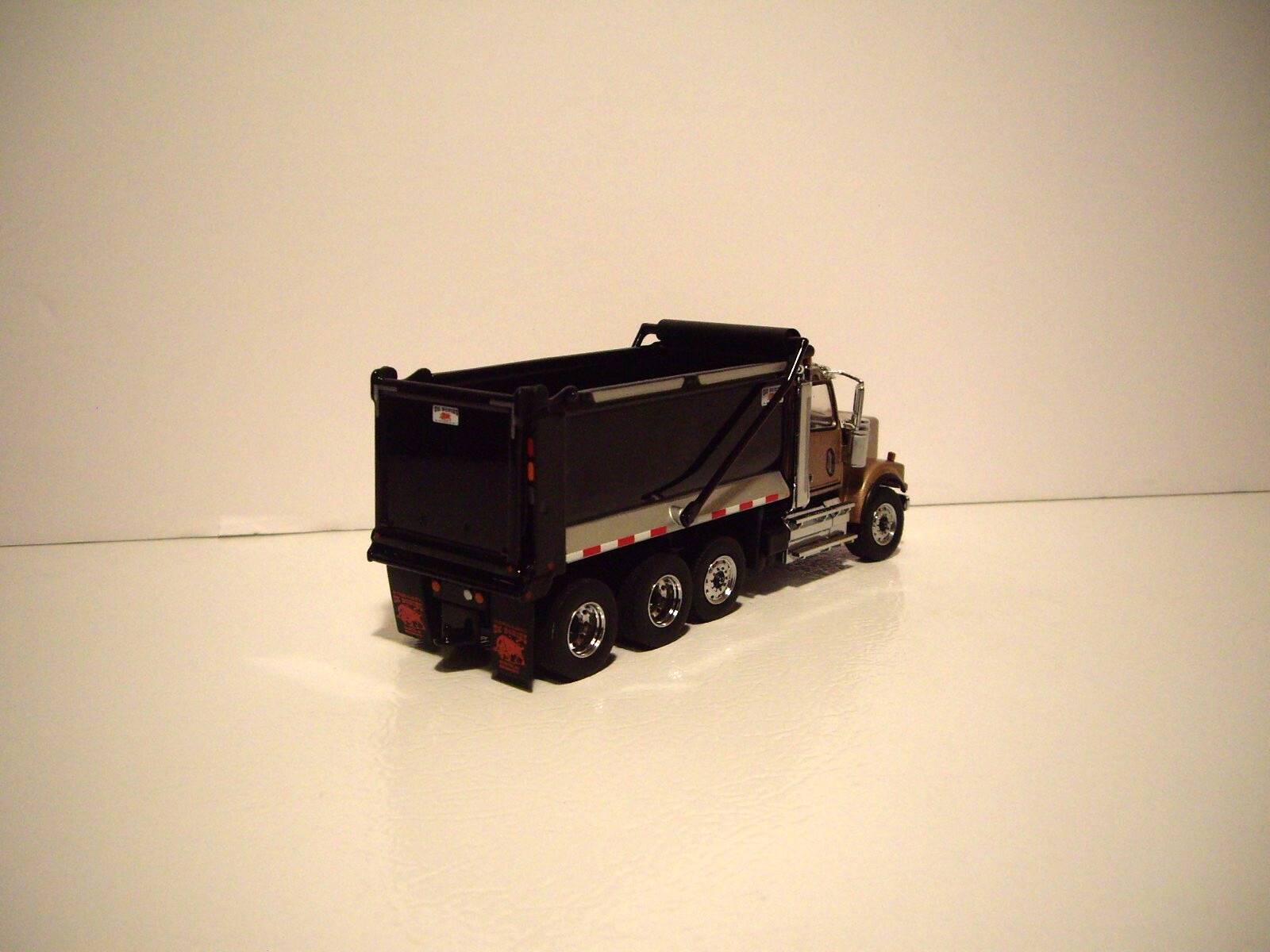 DIECAST MASTER 1/50 WESTERN STAR 4900 SFFA TRI-AXLE DUMP TRUCK SCALE FIRST GEAR