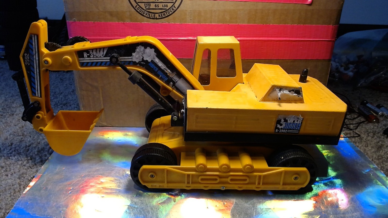 2011 Wayear Super Digger Excavator Yellow Metal/Plastic China Toy Wheel Base 8&Prime;