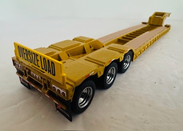 Custom 1:50 Caterpillar Kenworth T880 Day Cab & Lowboy set