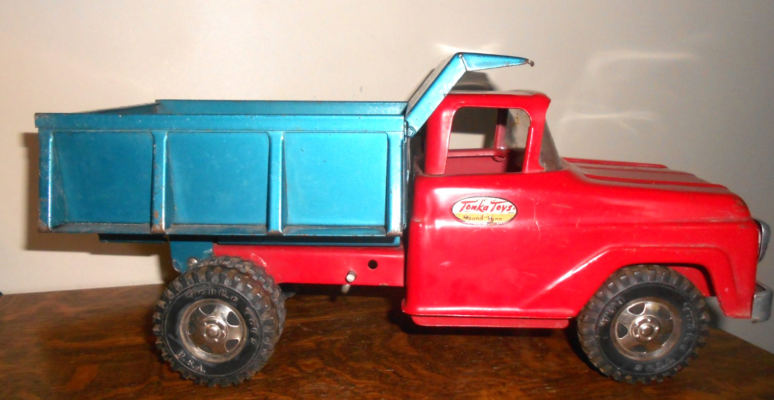 Vintage 1960 »s Tonka Pressed Steel Dump Truck Red And Blue