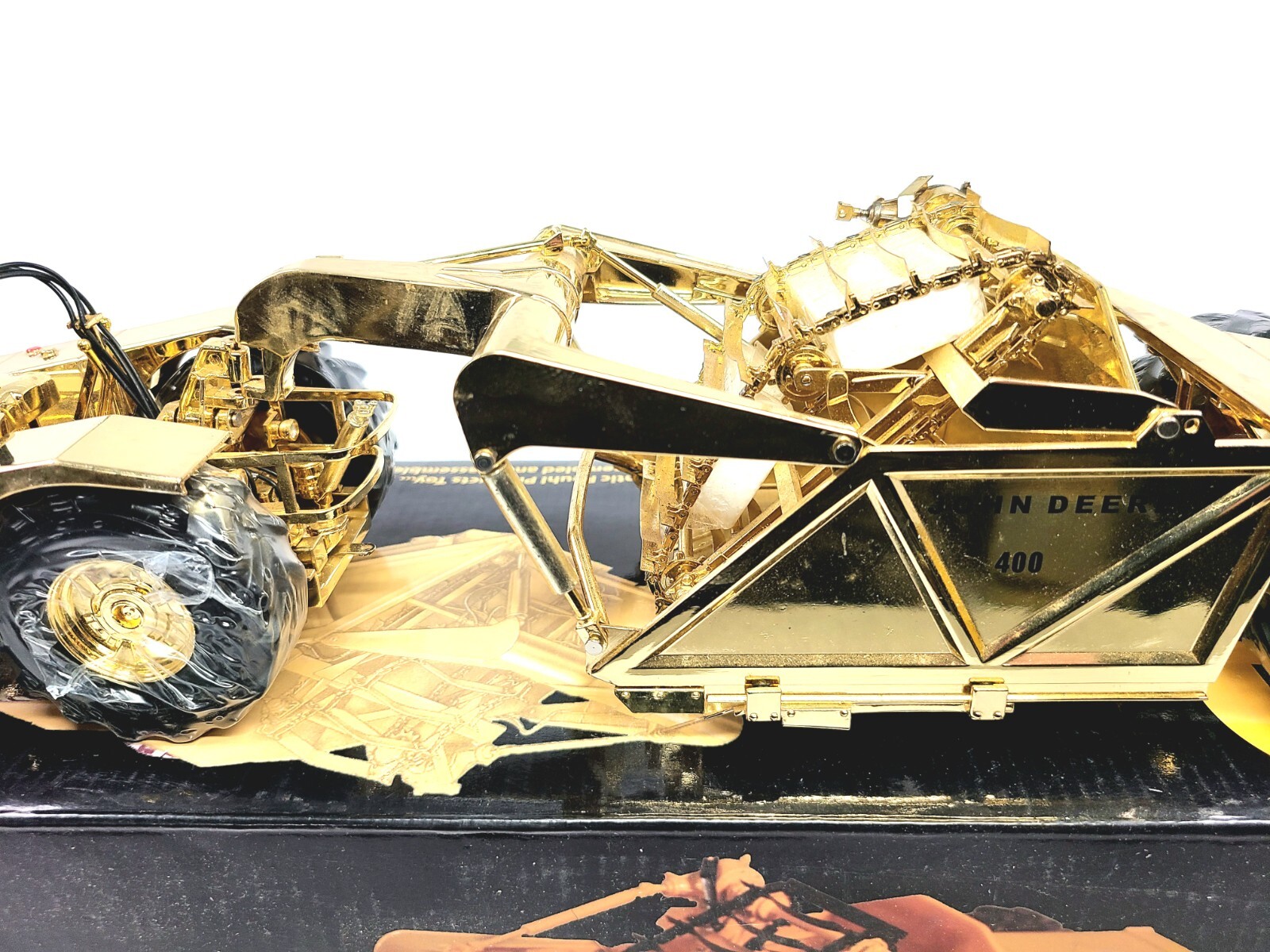 John Deere 840 Diesel with 400 Scraper – Gold Reuhl 1:24 Scale Model #JD840/400G