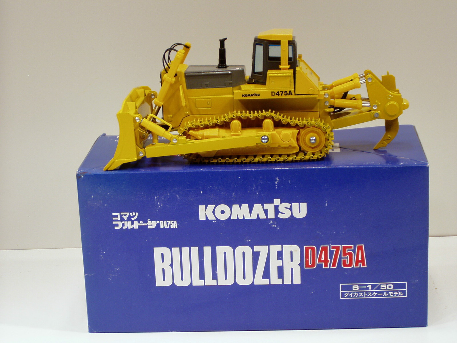 Komatsu D475A Dozer w/ Ripper – 1/50 – Goodswave #90657 – MIB
