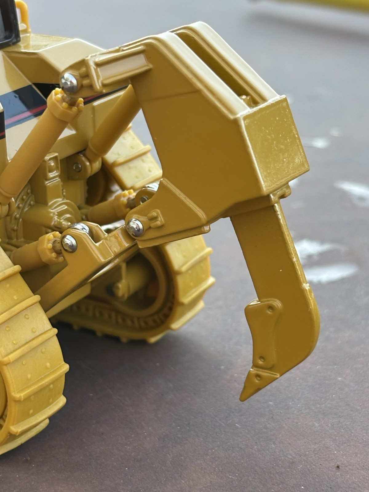 Caterpillar CAT Diecast D11R Dozer w/ Ripper 1:50 Scale Norscot Group