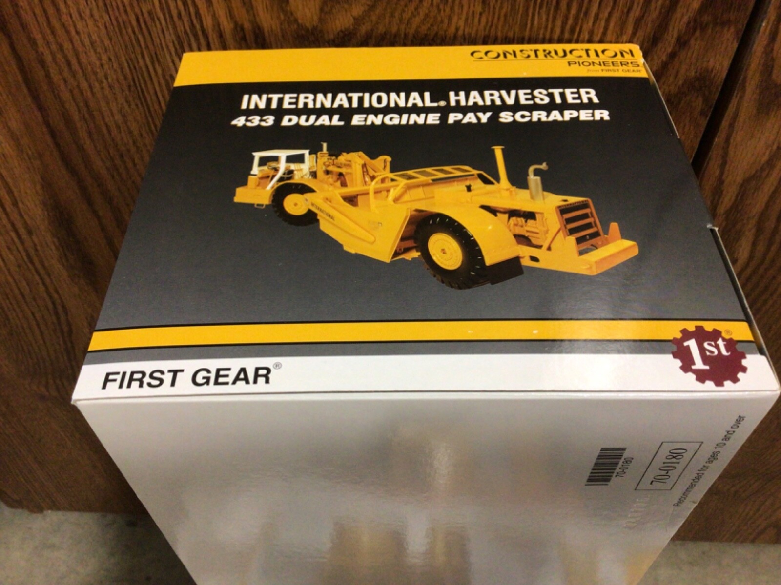1:25 International Harvester 433 Dual Engine Pay Scraper First Gear NIB #70-0180